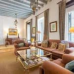 Museum Duplex And Patios, Historical Center, 8 Pax